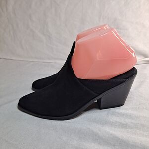 Blondo Women's 7M Nala Clogs Black Suede Waterproof Almond Toe Block Heel Mules